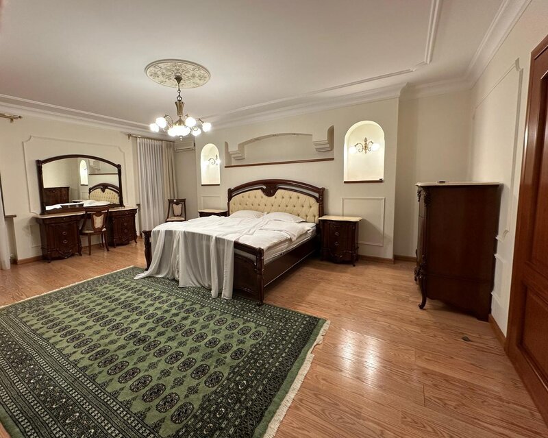 Pipera, acces Bd. Erou Iancu Nicolae 39, vila in ansamblu rezidential.