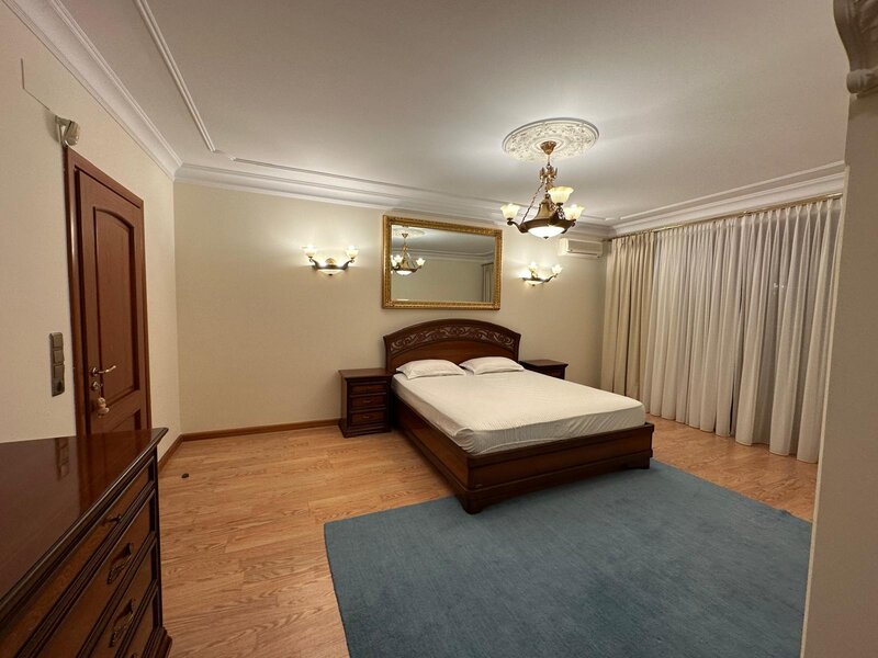 Pipera, acces Bd. Erou Iancu Nicolae 39, vila in ansamblu rezidential.