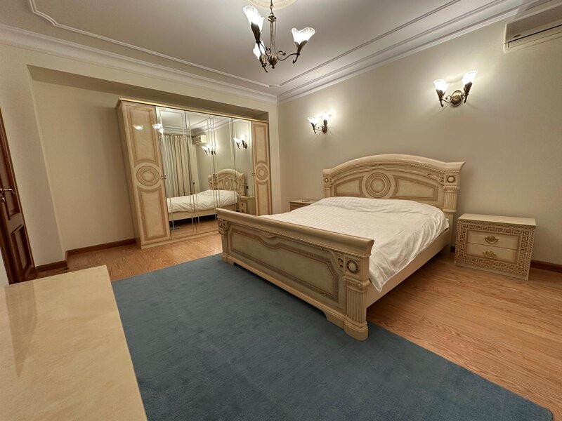 Pipera, acces Bd. Erou Iancu Nicolae 39, vila in ansamblu rezidential.