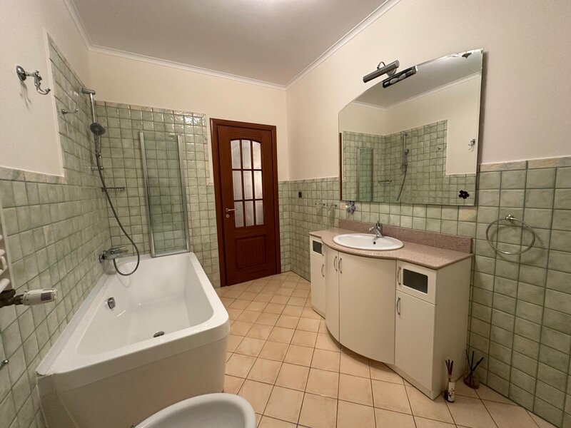 Pipera, acces Bd. Erou Iancu Nicolae 39, vila in ansamblu rezidential.