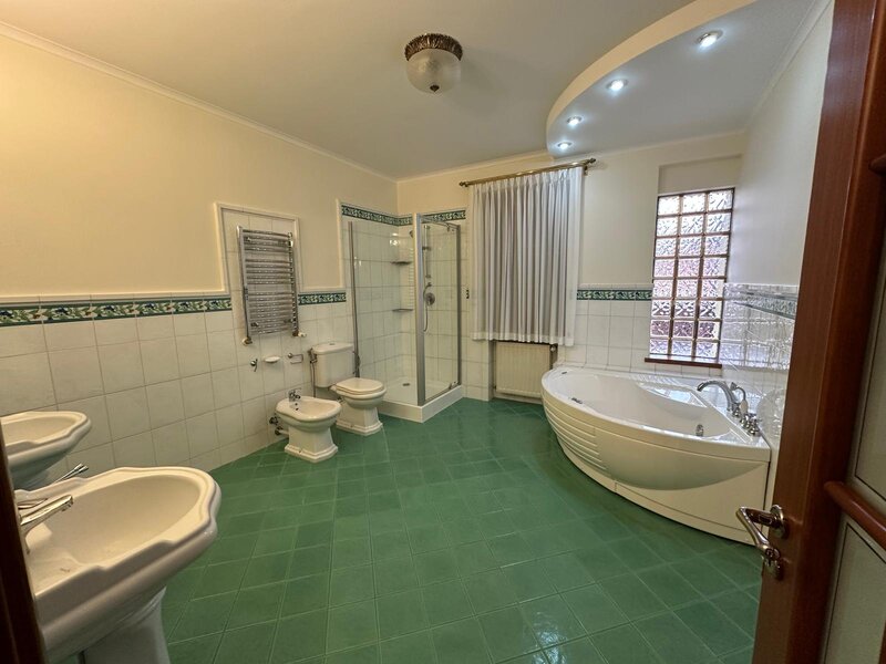 Pipera, acces Bd. Erou Iancu Nicolae 39, vila in ansamblu rezidential.